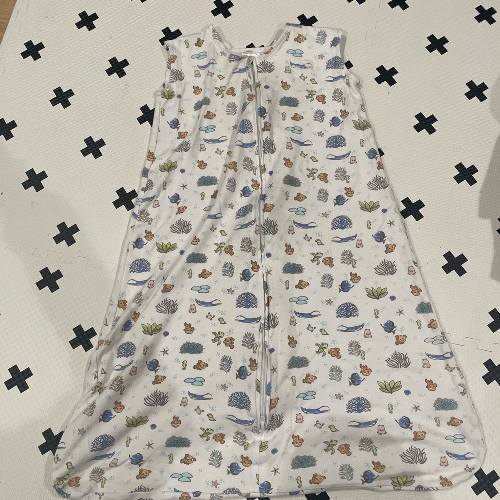 3 L (12 to 18 mo) Swaddles - 2 Halo & 1 aden & adais + 2 free